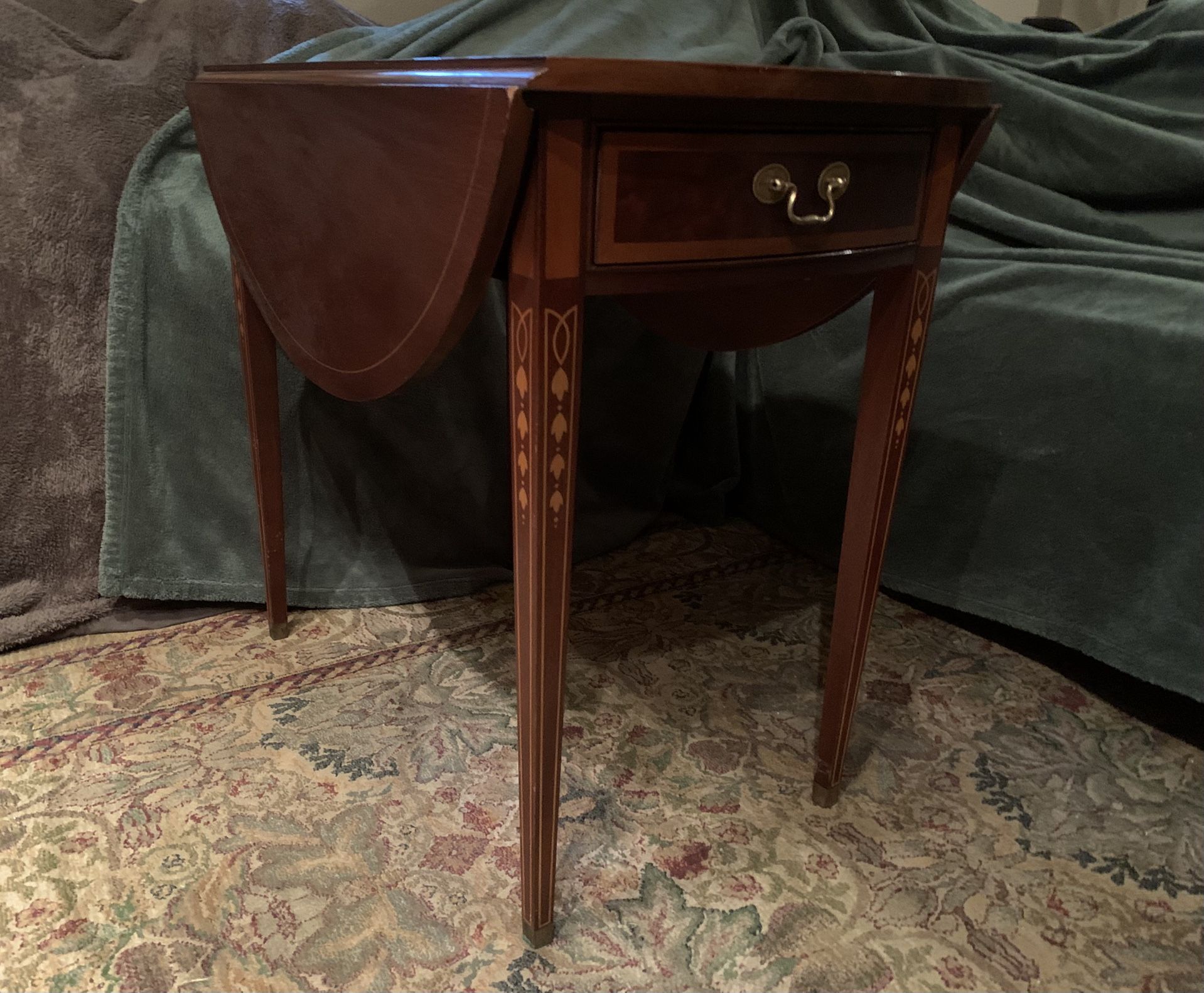 Quality Drop leaf End Table With Inlays $200 OBO American Masterpiece Collection By Hickory