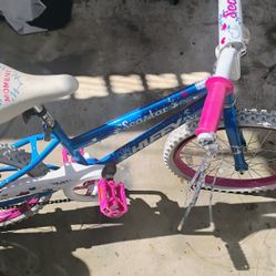 Girls Bike Pick Up Only Or Can Drop Off Give Me 30$ U Can Have Both Them 