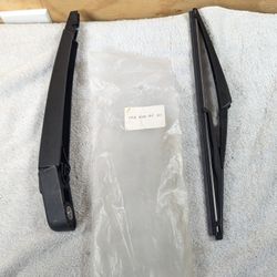 Mercedes Windshield Wiper Arm Blade part number 164 820 07 44 NEW fits 2003-2019 SEE LAST PICTURE 

Be sure to see all the other items I have listed f