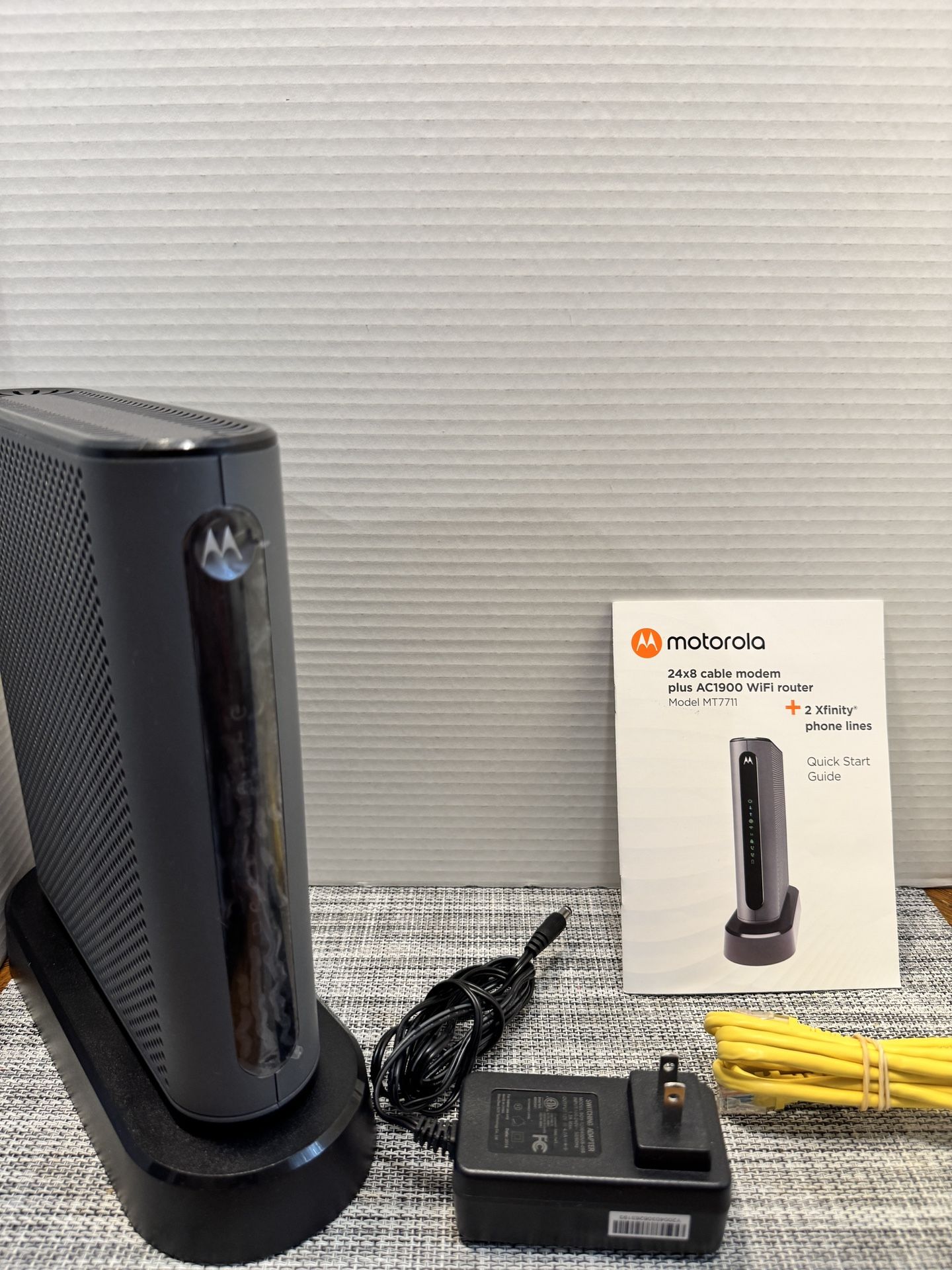 Motorola MT7711 Cable Modem + AC1900 WiFi Router (Xfinity Voice Compatible)
