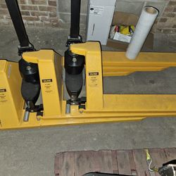 Scissor Lift Truck
