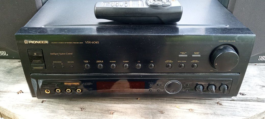 600 Watts Pioneer Receiver With Remote And Phono Input $160 CASH FINAL PRICE 