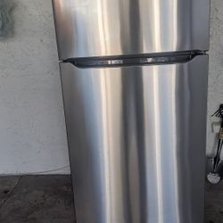 Frigidaiaire 20 Cu/Ft Refrigerator