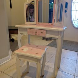 Little Girls Vanity