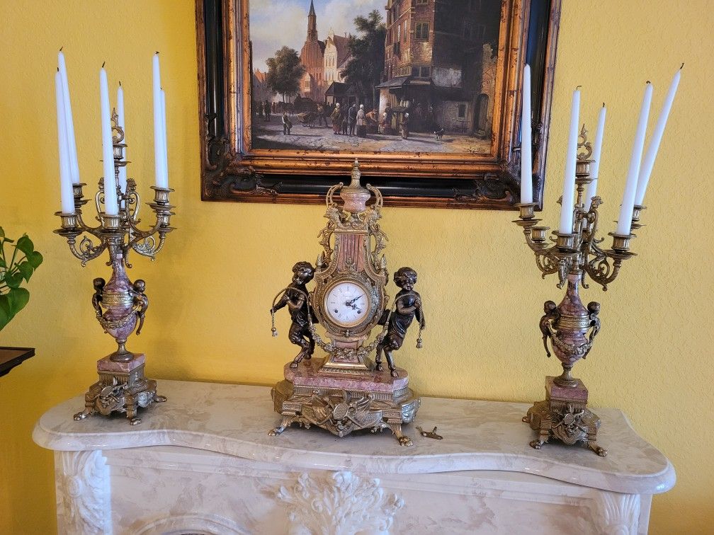 Brevettato Imperial Royal 3 PCE Clock & 2 Rose Marble and Brass Gold Candelabras