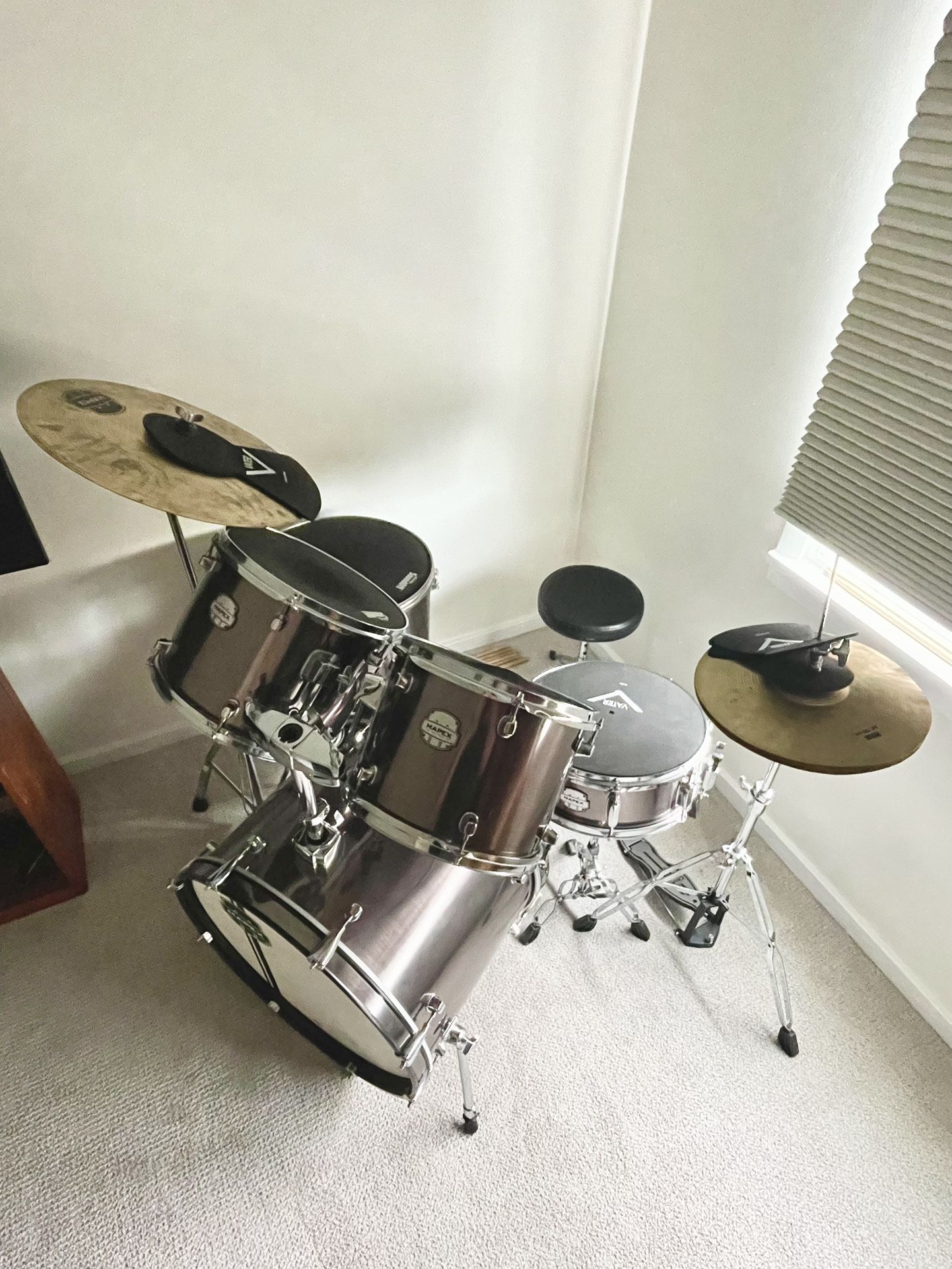 Mapex Voyager 5 Piece Drum Set With Symbols 