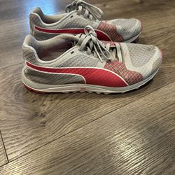 Women’s Puma Golf Shoes  Size 7