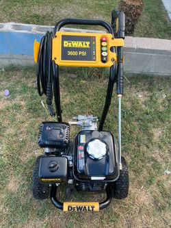 DEWALT 3600 PSI 2.5 GPM Gas Cold Water Professional Pressure Washer with HONDA GX200 Engine