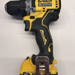 DEWALT DRILL WITH BATTERY & CHARGER
