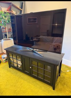 Smart TV – Works Great + Chromecast + LED Lights