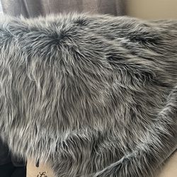 Queen Size Furry/fuzzy Blanket New Condition. Only Used For Decor