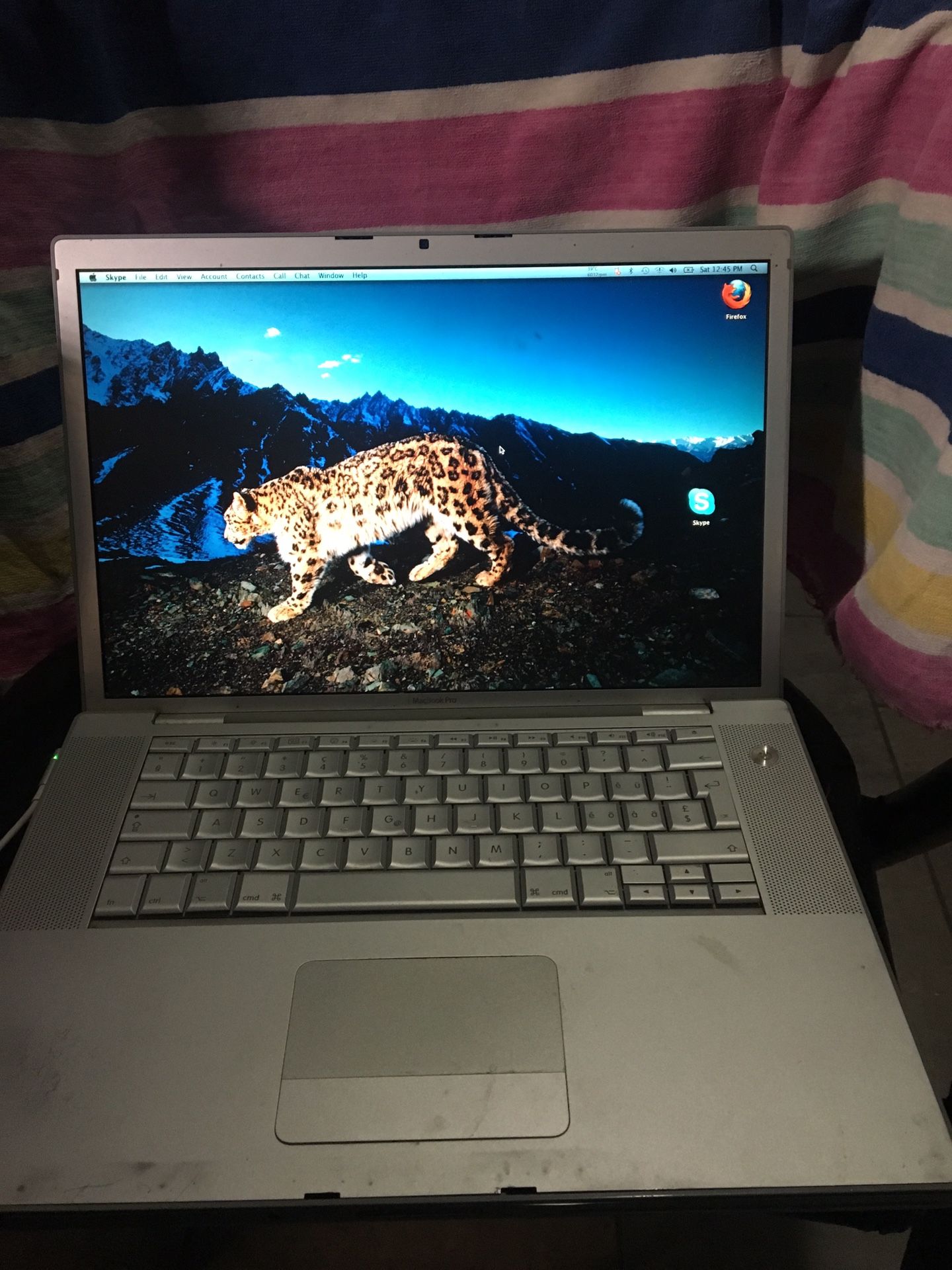 15 inches MacBook Pro 2 GB memory ram 100 GB hardrive 2008