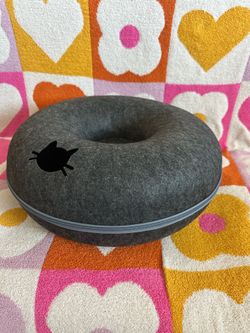 Large cat tunnel donut