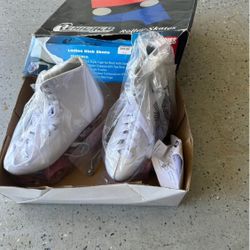 New Roller Skates Size 6 ! $35 Firm
