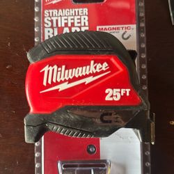 Brand New Milwaukee Magnetic 25foot Measuring Tape