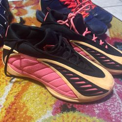 Size 8, Ae 2 basketball shoe