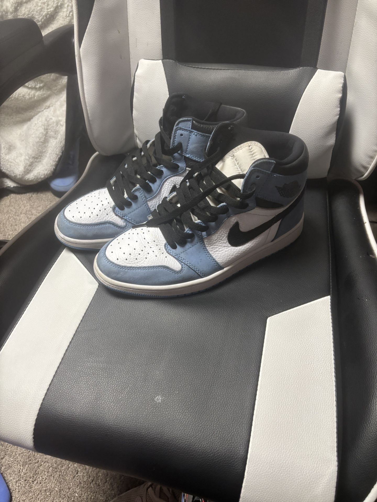 Air Jordan 1 Retro OG University Blue