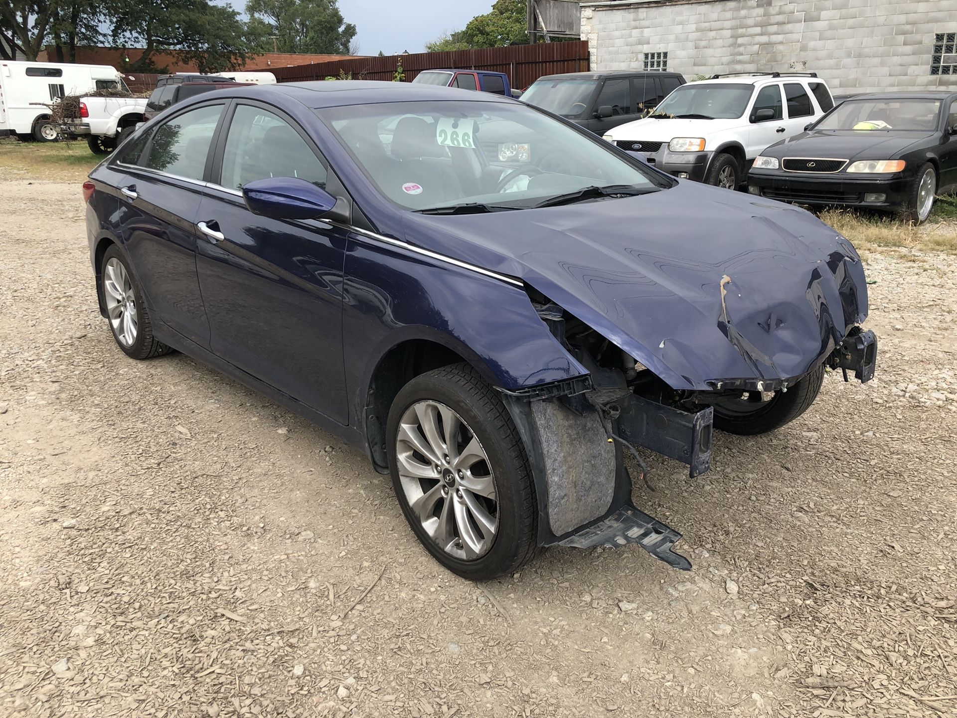 Parting Out ((((2011 Hyundai Sonata )))