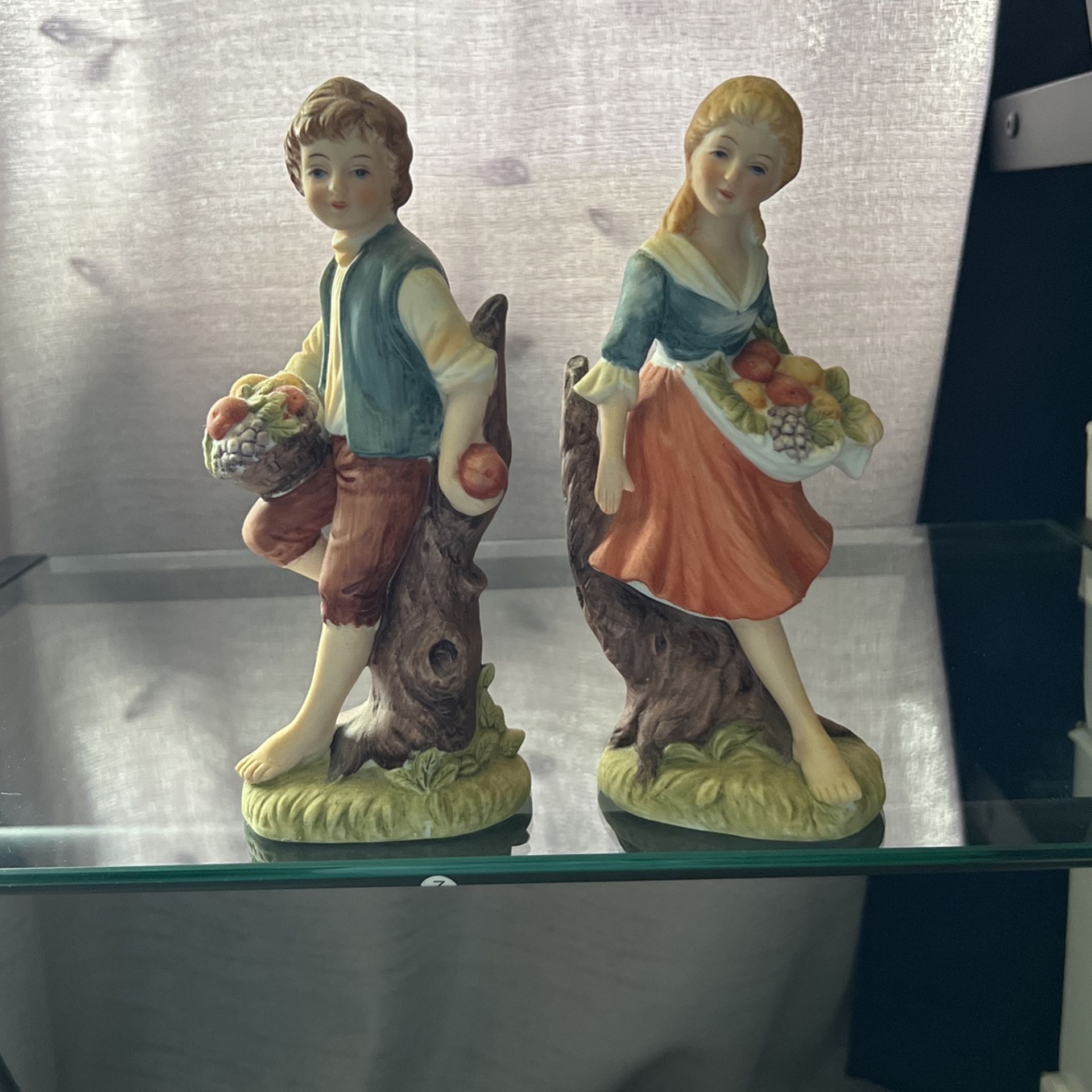 Hefting Figurines