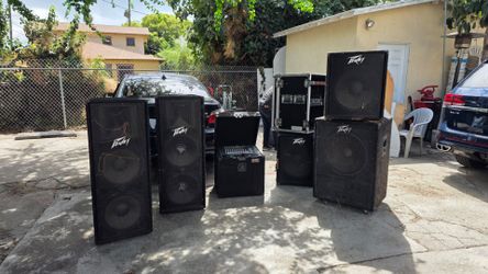 Peavey speakers
