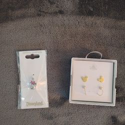 Disney Minnie Mouse Charm And Earrings 