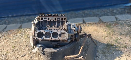 351 5.8 ENGINE