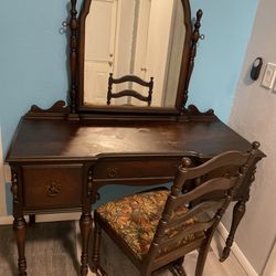 Beautiful  Vanity With Mirror and Chair!!!