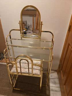 * Pending* Free makeup vanity and stool