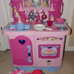 Disney Princess Deluxe Talking Kitchen & Accessories