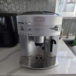 Delonghi Magnifica Super Automatic Espresso Machine