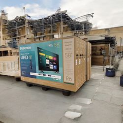 HD182 58” Hisense smart 4k Roku led tv