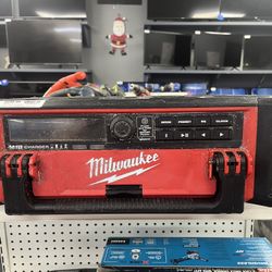 Milwaukee Pack out Work Radio (A(contact info removed)7)