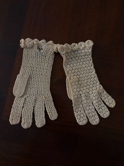 Vintage Cream Crochet Lace Gloves