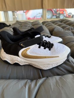 Nike Basketball Sneakers White Black Gold
