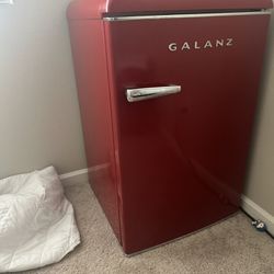 Galanz Mini Compact Upright Freezer 