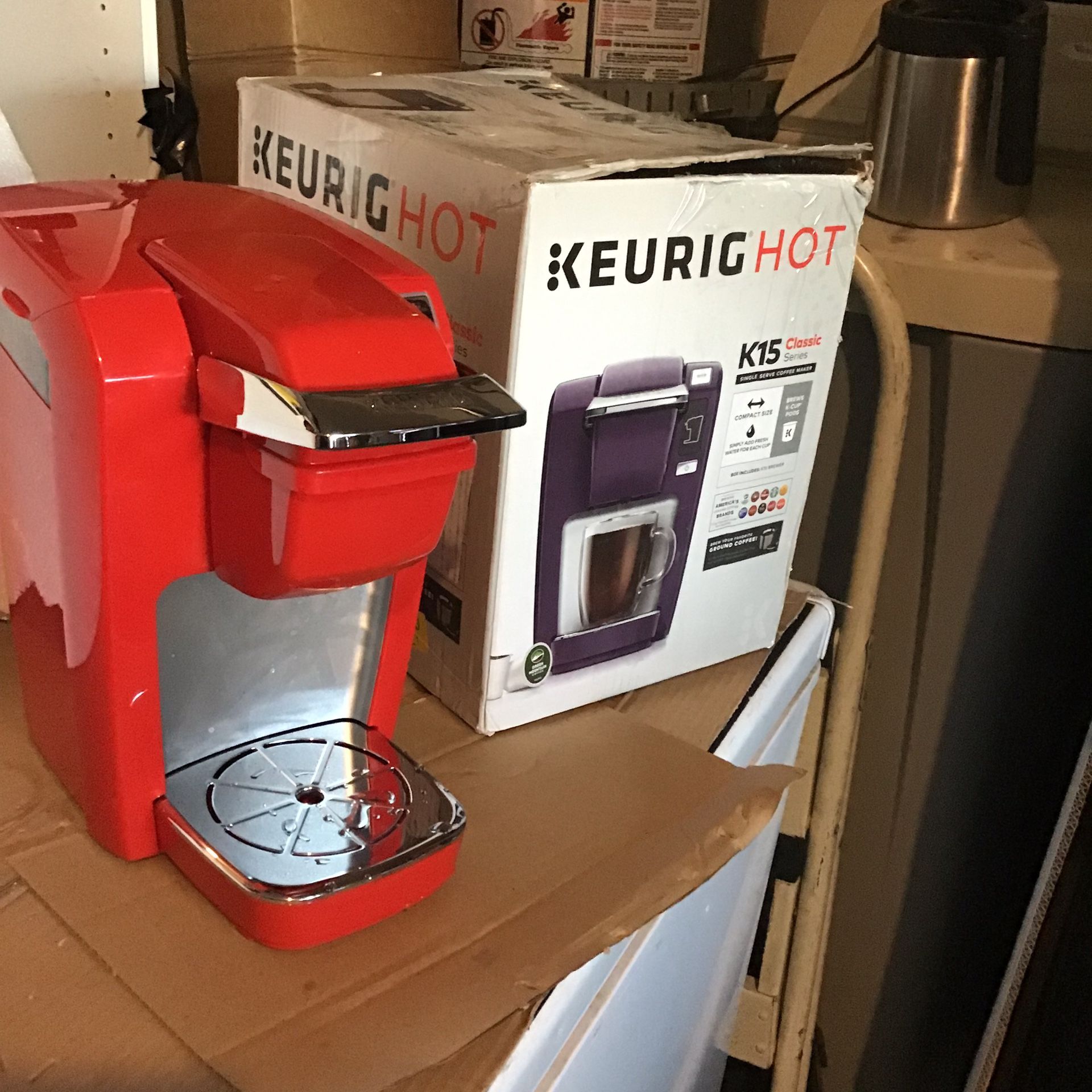 Keurig aK15 Classic red k cup single serve coffee maker open box excellent condition in original packaging. Never used