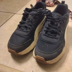 TODAY ONLY- $5 PUMA SNEAKERS (10 M)