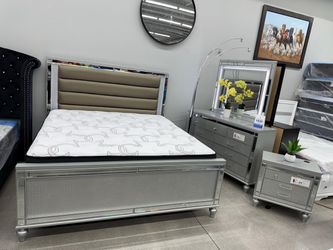 King Bedroom Set with Bed, Dresser, mirror and Nightstand ✨✨