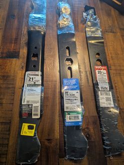 3 new lawnmower blades.
