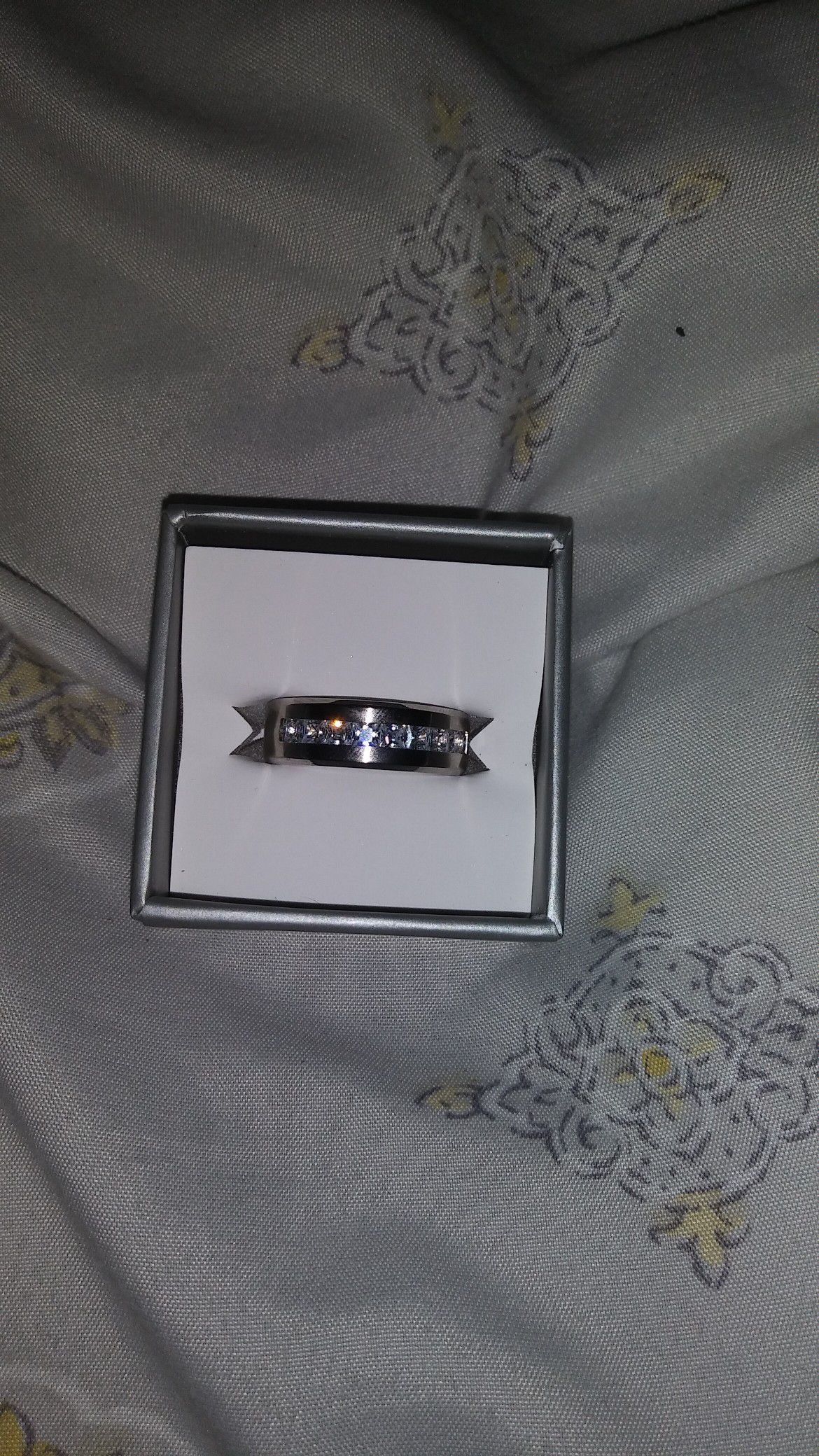 Selling a gorgeous man ring