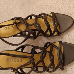 Guess black heels. Size 71/2. EUC
