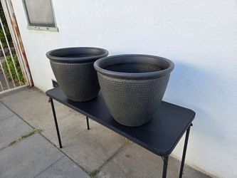 allen + roth Round 19.09-in W x 15.28-in H Bronze Resin Indoor/Outdoor Planter