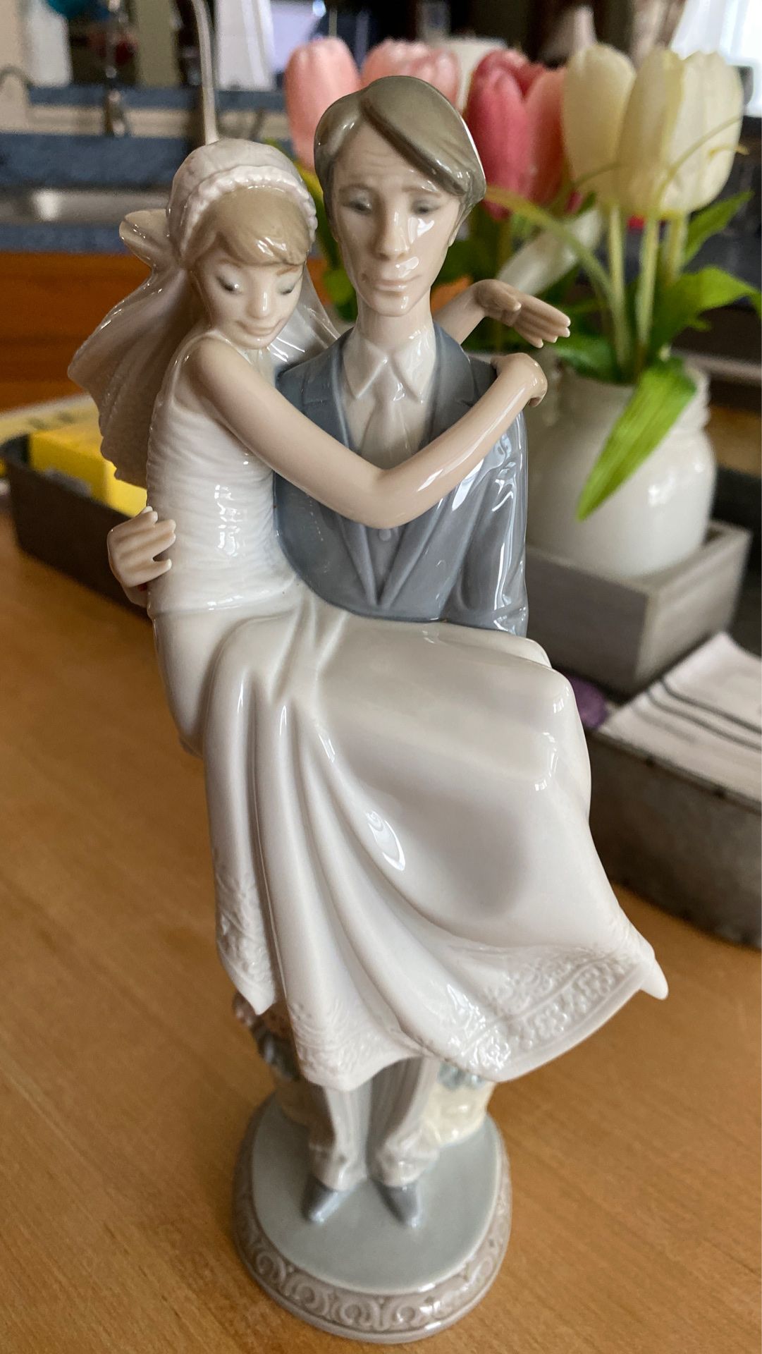 Lladro 01005282. Over the threshold wedding couple