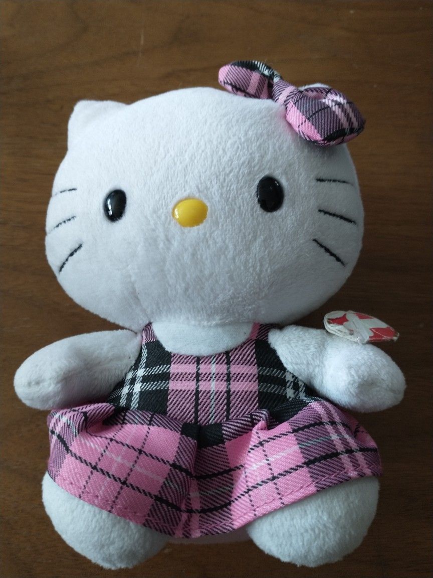 Hello Kitty 6" plush with pink & black plaid dress & bow
1/2 of tag is missing. Item is still good condition.