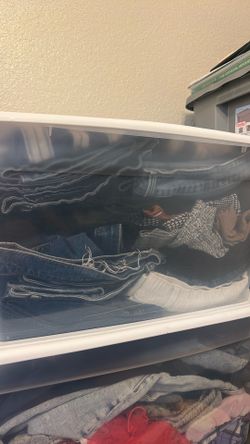Bin of women's 3X /22 bottoms