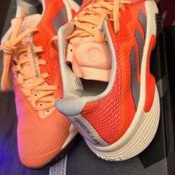 Brand new Adidas Barricade Size 6.5