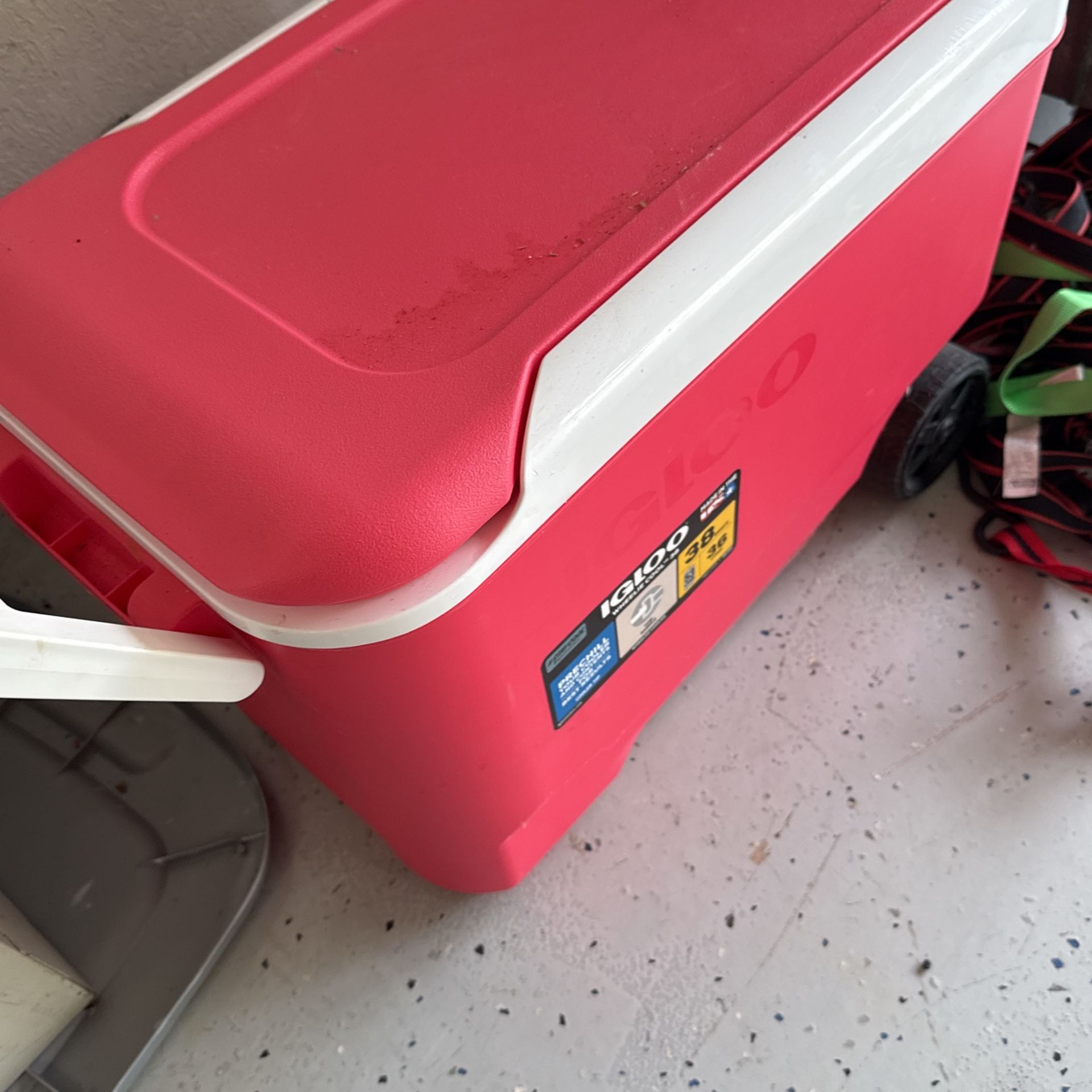 FREE Chest, Patio Lights , File Lamp for Sale in San Antonio