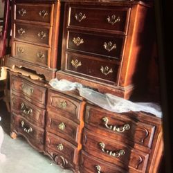 🎁VINTAGE DRESSER AND 2 MATCHING NIGHTSTANDS -SOLID WOOD 🎁