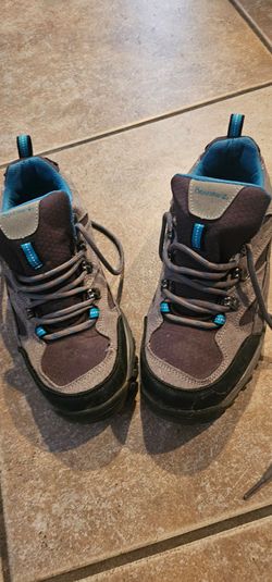 Womens hiking shoes like new size 8
