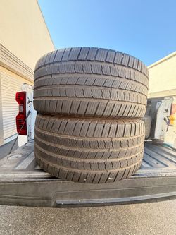 305/40/22 Michelin defender LTX M/S 80-90% tread (2)